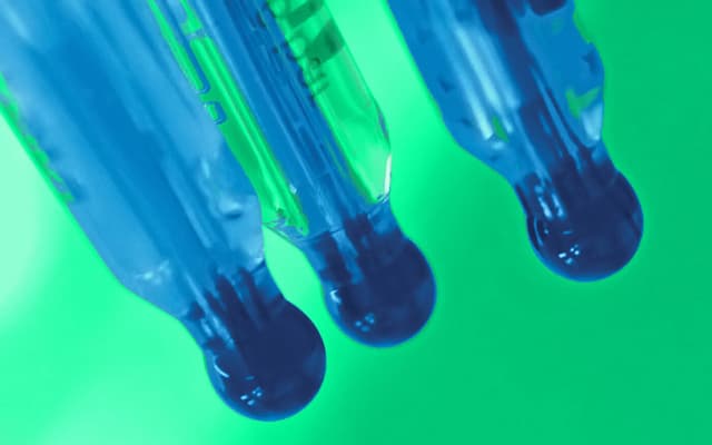 Hamilton的pH传感器可在生物、化学和工业液体等各种工业过程中提供精确、可靠的测量。我们的pH传感器可提供预加压、可再填充和一次性传感器等选项，适用于需要高精度和耐用性的pH监测行业。